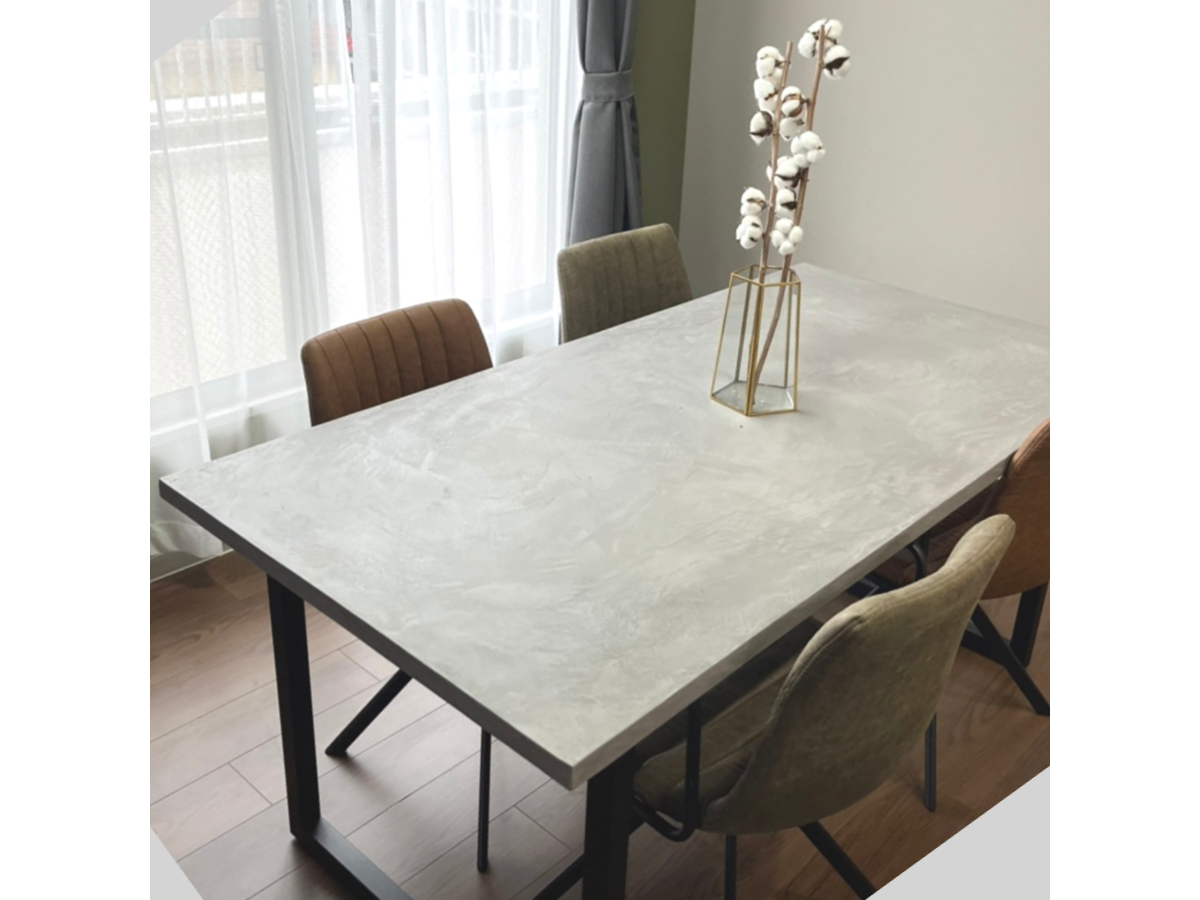 お客様提供写真:モールテックス ダイニングテーブル Light gray(ライトグレー) T1 幅160 × 奥80cm (兵庫県 K様)