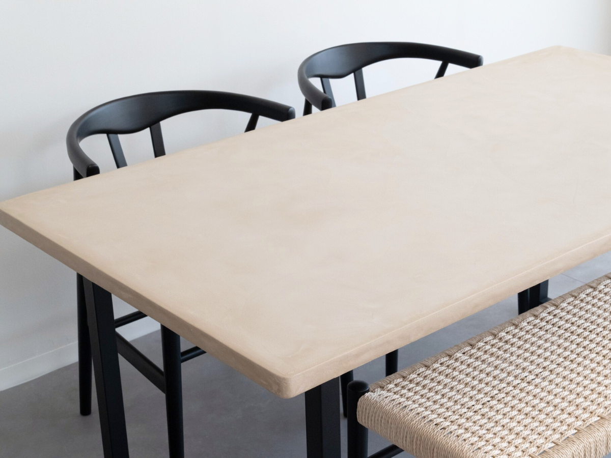 モールテックス ダイニングテーブル
Cafe latte(ベージュ) T1 幅160 × 奥85cm
リボーンチェア(ビーチ材・黒)カノコラージスツール(黒)