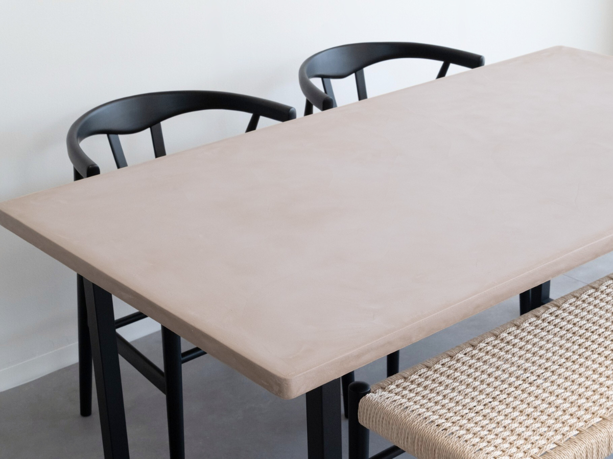 モールテックス ダイニングテーブル
Milk(ピンクベージュ) T1 幅160 × 奥85cm
リボーンチェア(ビーチ材・黒)カノコラージスツール(黒)